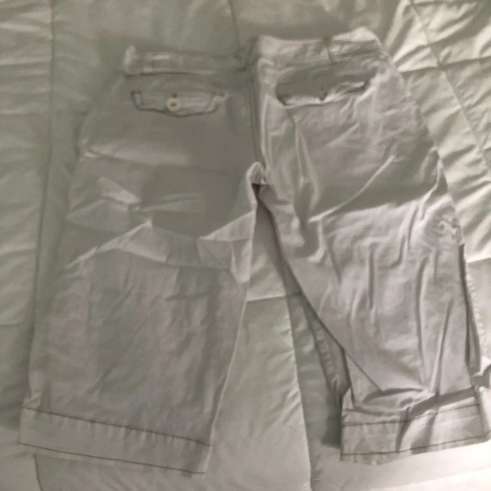💚 5 for $15! 💚 Aeropostale White Bermuda Shorts